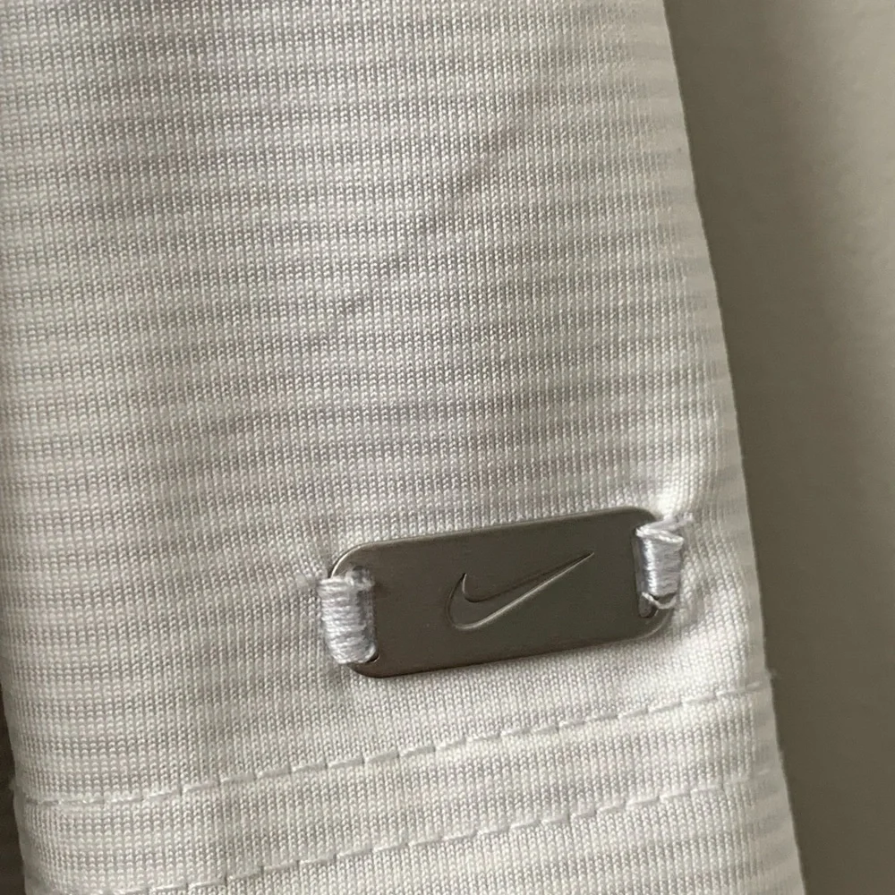NIKE Men’s Dri-Fit Gray Cream Subtle Stripe Short Sleeve Golf Polo Shirt